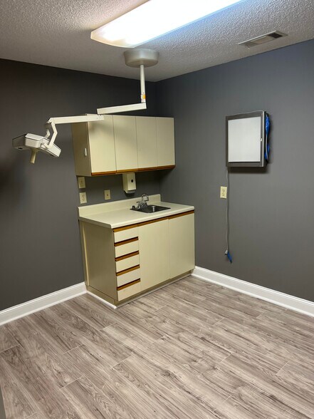 More Photos Of 679 Hospital Rd, Commerce Medical For Lease