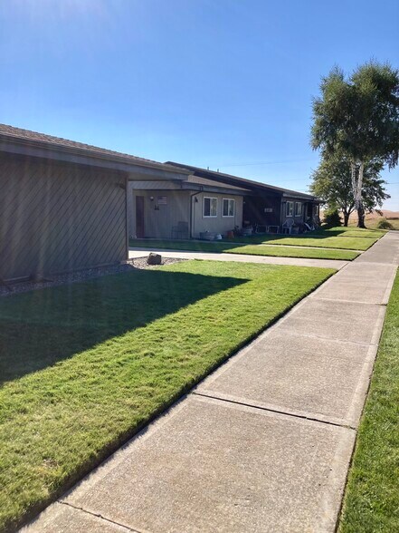 Primary Photo Of 540 N Madison St, Tekoa Apartments For Sale