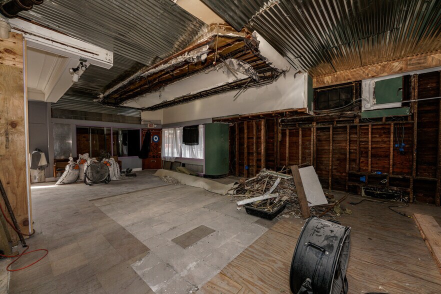 More Photos Of 2670-2678 N Holton St, Milwaukee Storefront Retail Residential For Sale