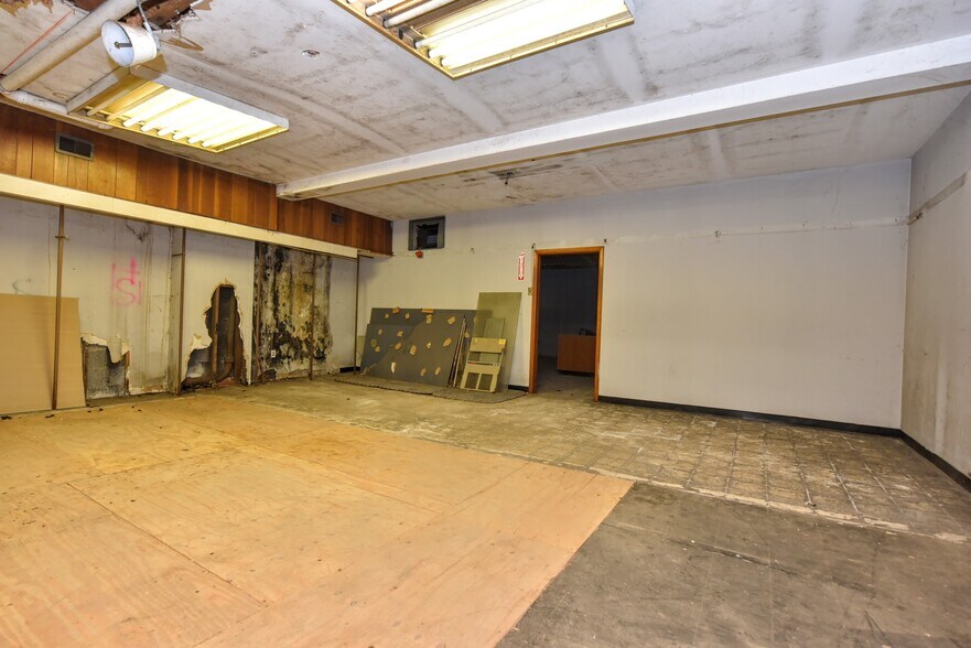 More Photos Of 154 Main St, Butler Storefront Retail Residential For Sale