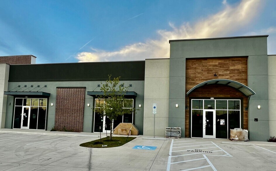 More Photos Of 821 W New Hope Dr, Cedar Park General Retail For Sale