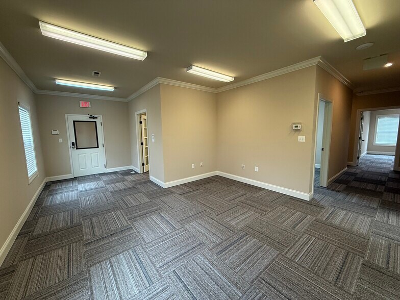 More Photos Of 1995 Skibo Rd, Fayetteville Office For Lease
