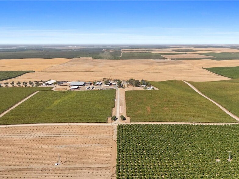 More Photos Of 34338 Nevis Ave, Mc Farland Horse Stables For Sale