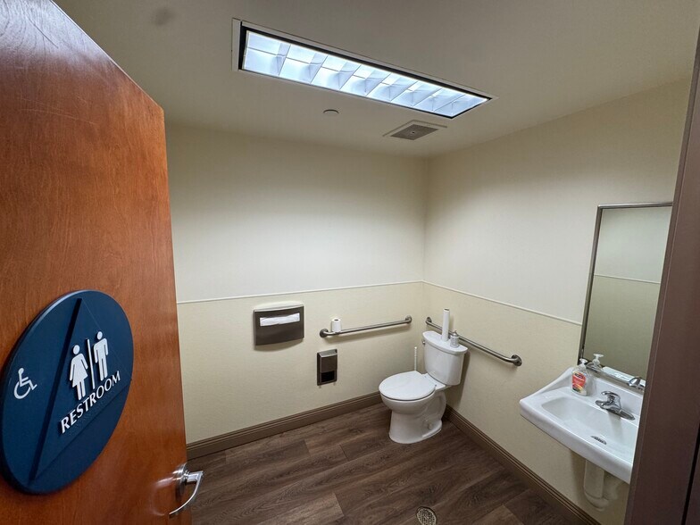 More Photos Of 16611 E Yorba Linda Blvd, Yorba Linda Medical For Sale