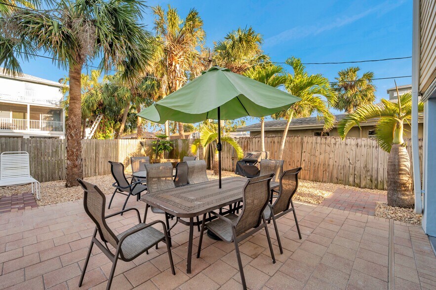 More Photos Of 1809 Gulf Blvd, Indian Rocks Beach Apartments For Sale