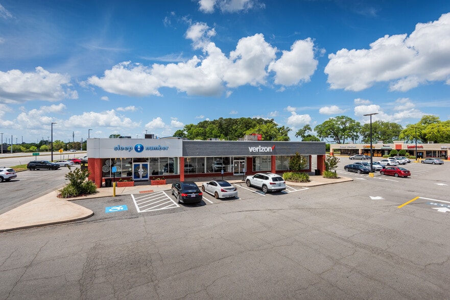 More Photos Of 7805 Abercorn St, Savannah Unknown For Lease