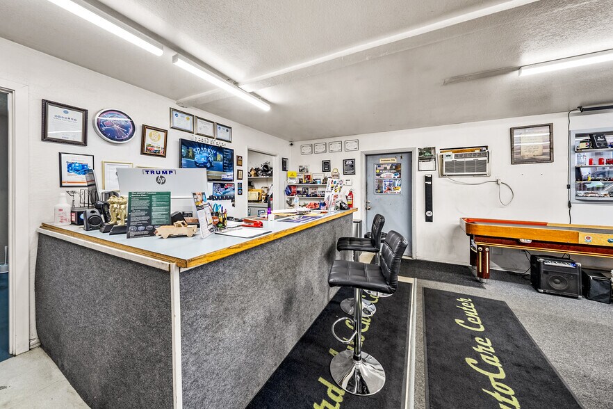 More Photos Of 3811 Crater Lake Hwy, Medford Warehouse For Sale