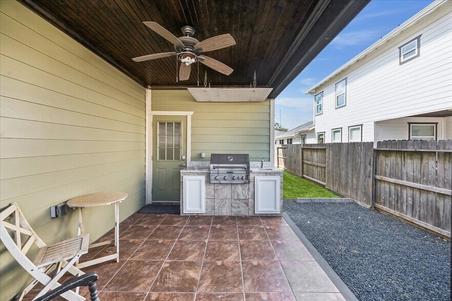 More Photos Of 638 Heights Blvd, Houston Office For Sale