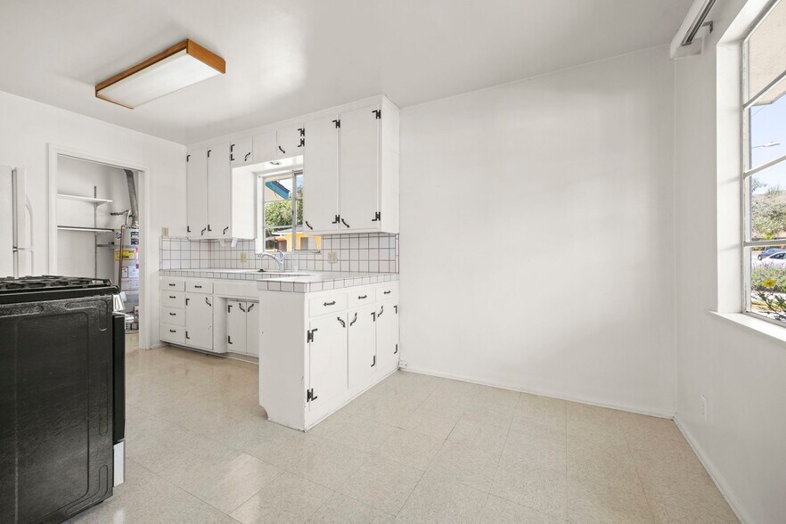 More Photos Of 11 N Dunning St, Ventura Apartments For Sale