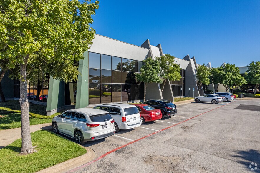 More Photos Of 2655 Villa Creek Dr, Dallas Office For Lease