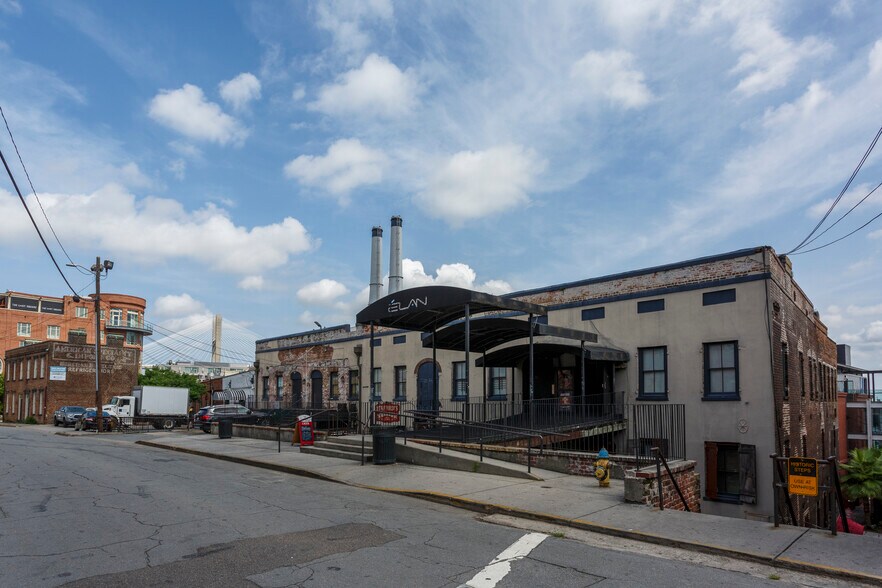 More Photos Of 301-307 W River St, Savannah General Retail For Lease