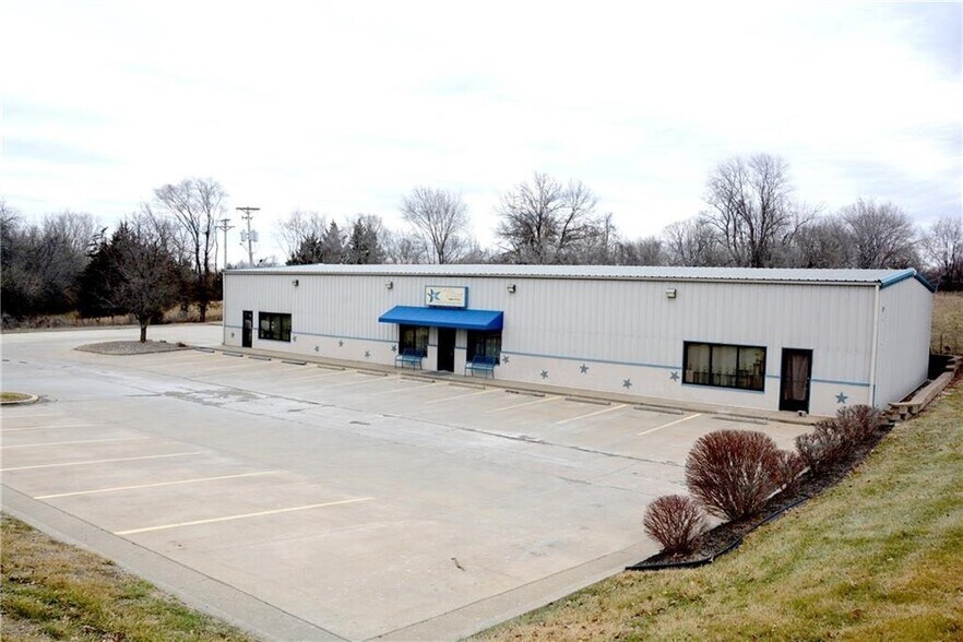 Primary Photo Of 1001 SE Salem St, Oak Grove Freestanding For Sale