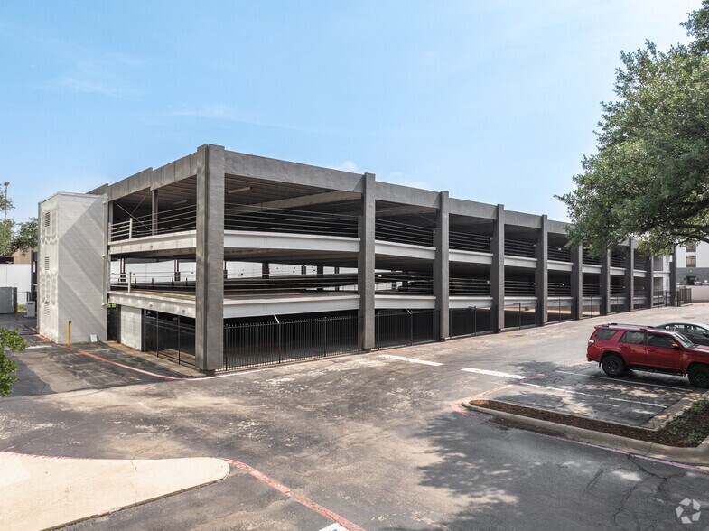 More Photos Of 14110 N Dallas Pky, Dallas Unknown For Lease