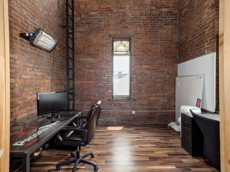 More Photos Of 200 Lincoln Ave, Pittsburgh Storefront Retail Office For Lease