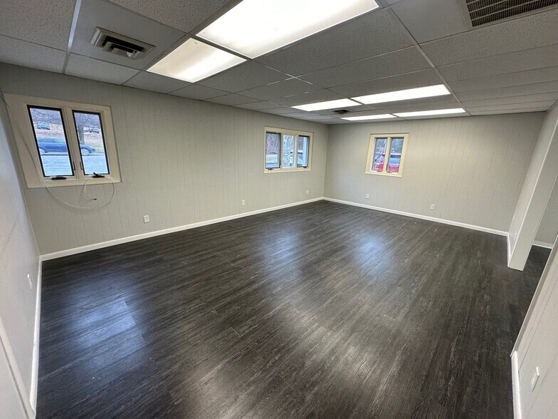 More Photos Of 457 Bantam Rd, Litchfield Freestanding For Lease