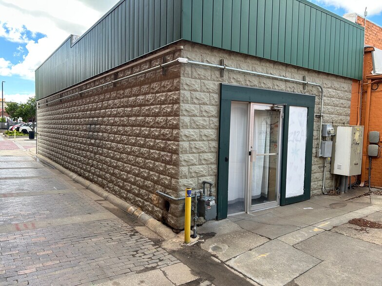 More Photos Of 110 W Walnut St, Salina Medical For Lease