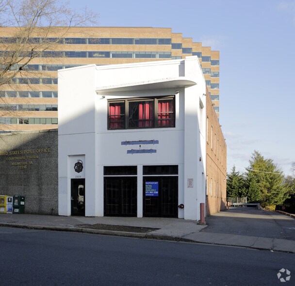 More Photos Of 2039 Wilson Blvd, Arlington Storefront For Lease