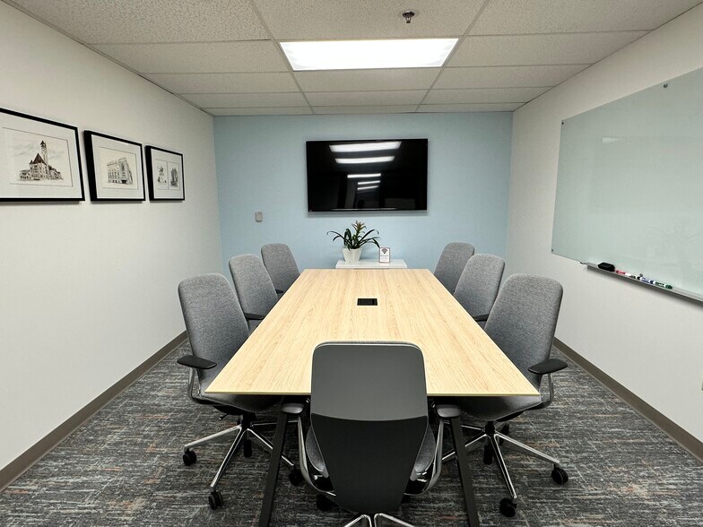 More Photos Of 12747 Olive Blvd, Creve Coeur Coworking Space