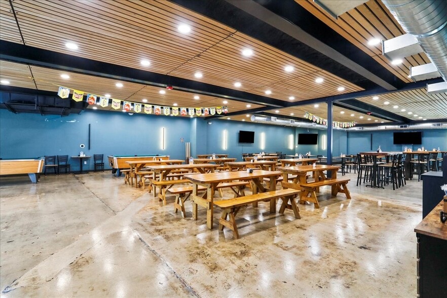 More Photos Of 985 Baltimore Pike, Gettysburg Storefront For Sale