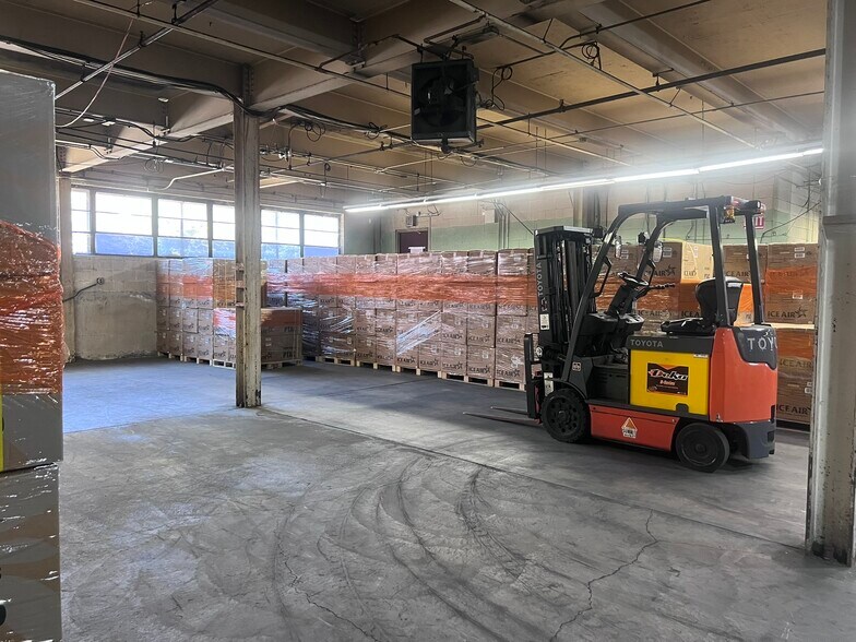 More Photos Of 80 Hartford Ave, Mount Vernon Warehouse For Lease