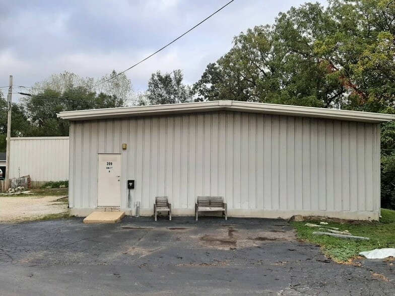 More Photos Of 209-223 S Lincolnway, North Aurora General Retail For Lease