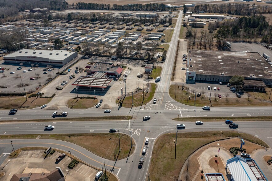More Photos Of 5550 McFarland Blvd, Northport General Retail For Lease