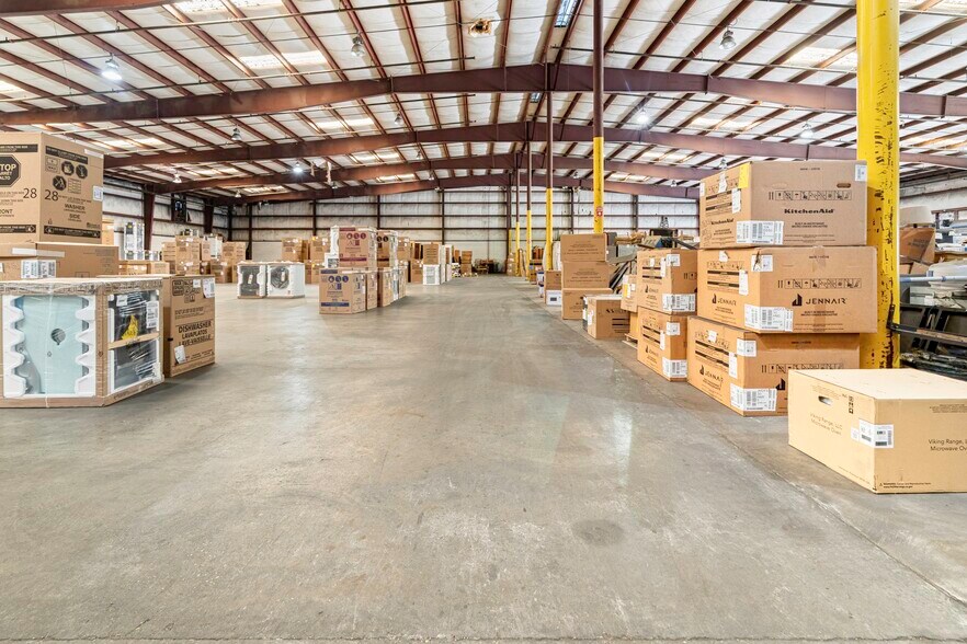 More Photos Of 1925 Industrial Blvd, Harvey Warehouse For Sale