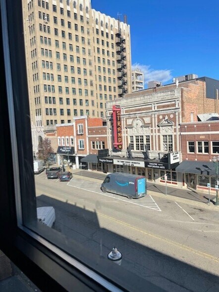 More Photos Of 7 N Saginaw St, Pontiac Office For Lease