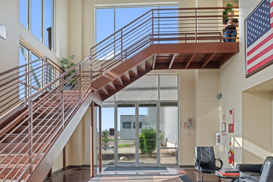 More Photos Of 18000 Groeschke Rd, Houston Airplane Hangar For Lease