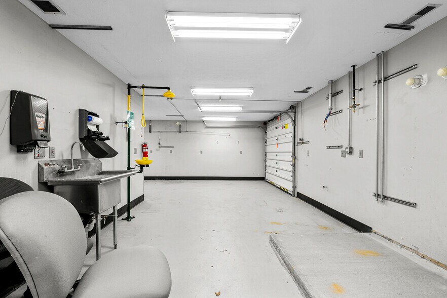 More Photos Of 7200 US-150, Greenville Office For Sale