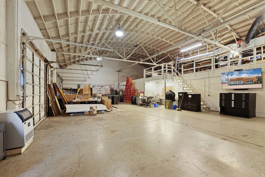 More Photos Of 702-714 W Fremont St, Stockton Light Distribution For Lease
