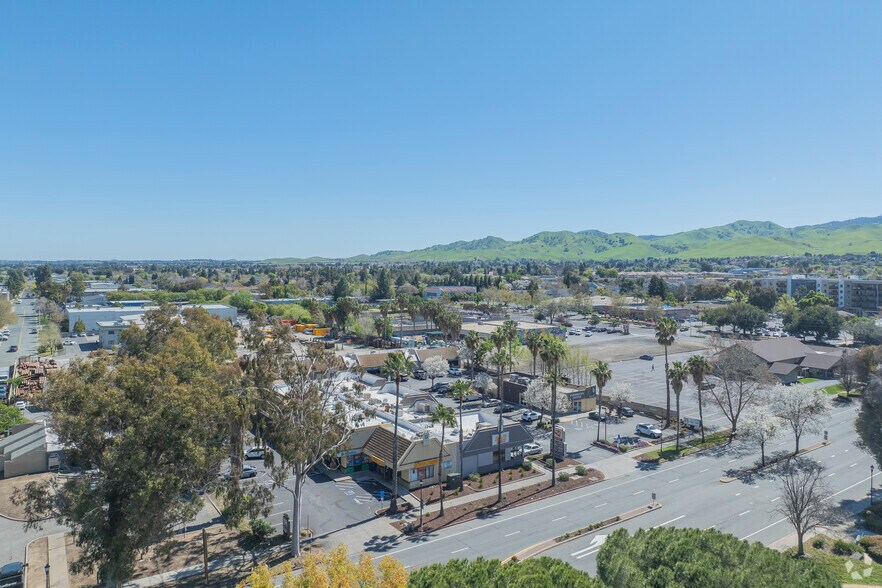 More Photos Of 2221-2239 Railroad Ave, Pittsburg Freestanding For Sale