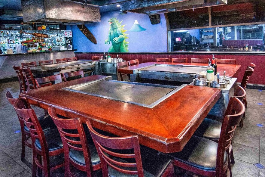 More Photos Of 16232 Pacific Coast Hwy, Huntington Beach Restaurant For Sale