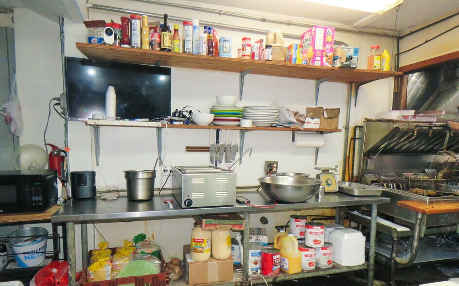 More Photos Of 809 Wood Ave, Woodsboro Restaurant For Sale