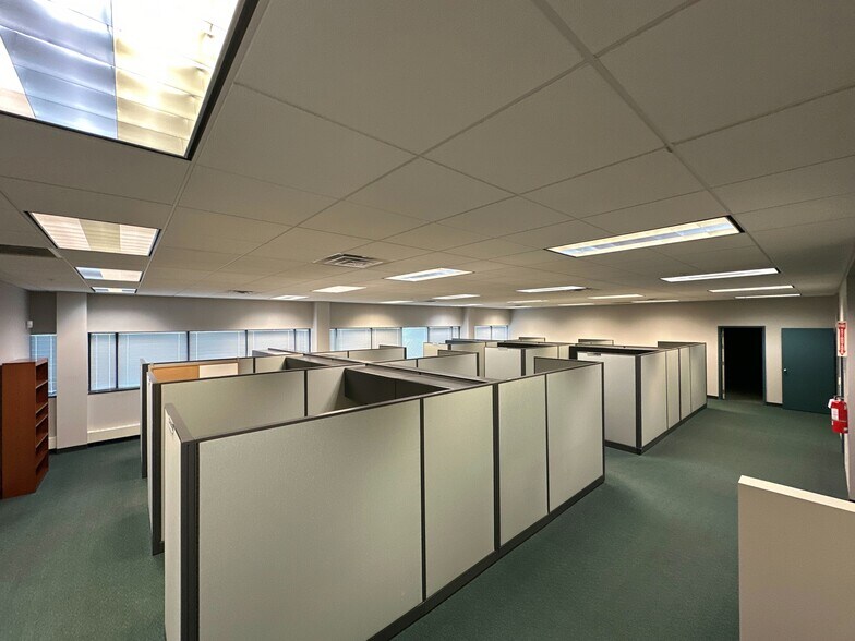 More Photos Of 250 Park West Dr, Pittsburgh Office For Sale