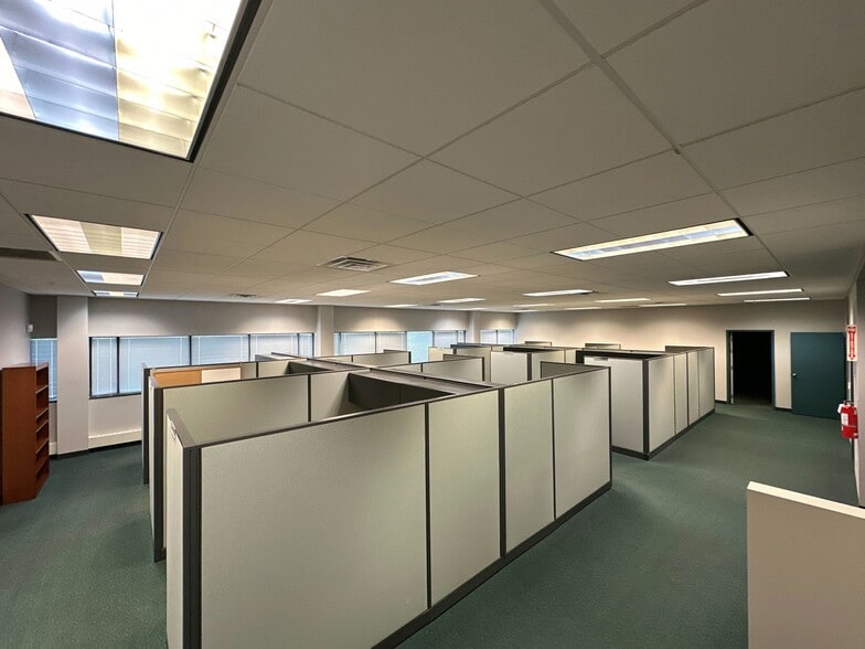 More Photos Of 250 Park West Dr, Pittsburgh Office For Sale