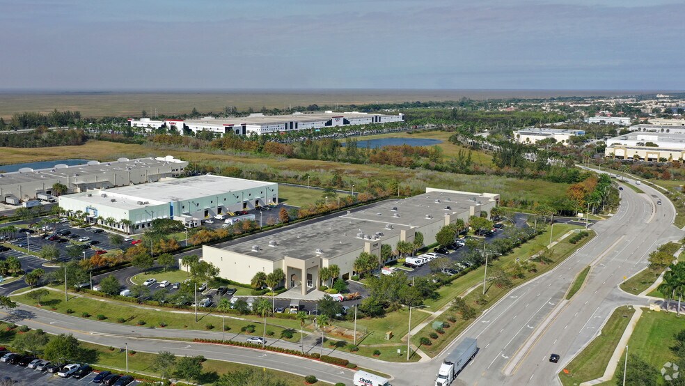 More Photos Of 6001 N Hiatus Rd, Tamarac Warehouse For Lease