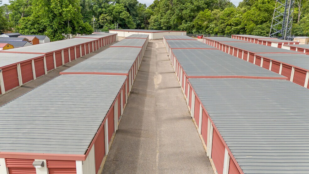 More Photos Of 2331 Congressman W L Dickinson dr, Montgomery Self Storage For Sale