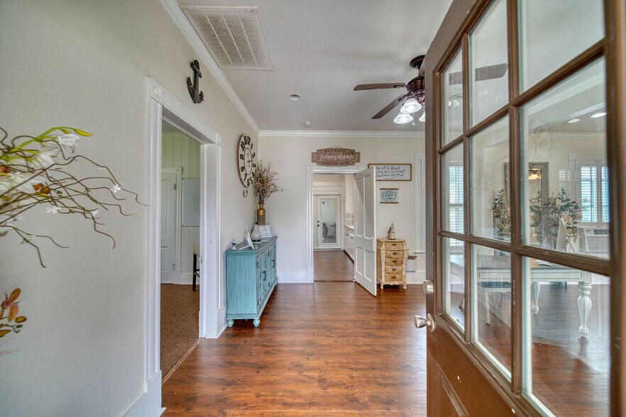 More Photos Of 2813 45th St, Dickinson Storefront Retail Residential For Sale