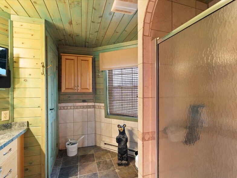 More Photos Of 21998 Lasalle Ave NW, Puposky Specialty For Sale