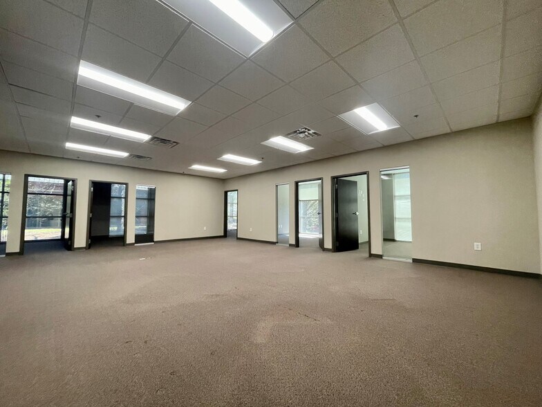More Photos Of 3005 Royal Blvd S, Alpharetta Office For Lease