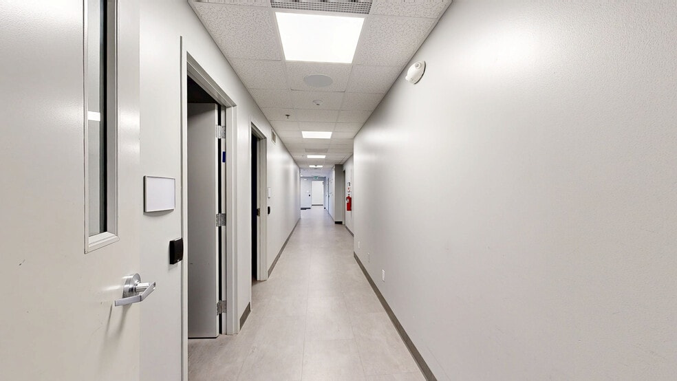 More Photos Of 200 Enterprise Dr, Pekin Light Distribution For Sale