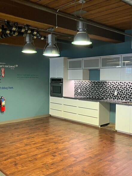 More Photos Of 1082 Davol St, Fall River Apartments For Lease