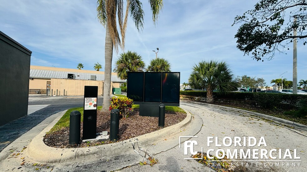 More Photos Of 920 SE Federal Hwy, Stuart Fast Food For Lease