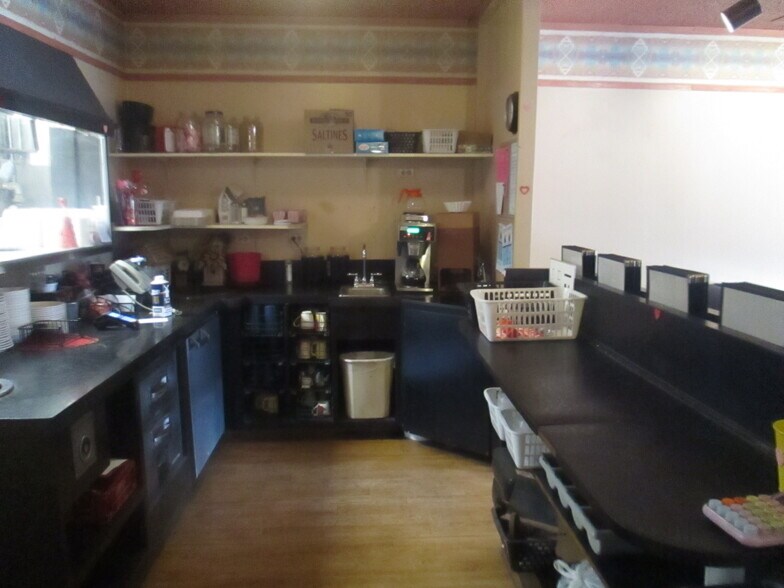 More Photos Of 117 N E St, Lakeview Specialty For Sale