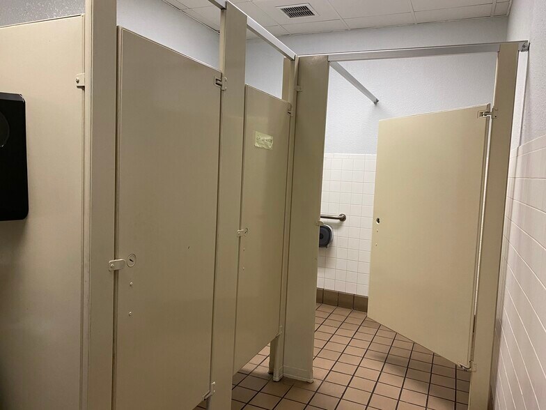 More Photos Of 1828 Plover Rd, Plover General Retail For Lease