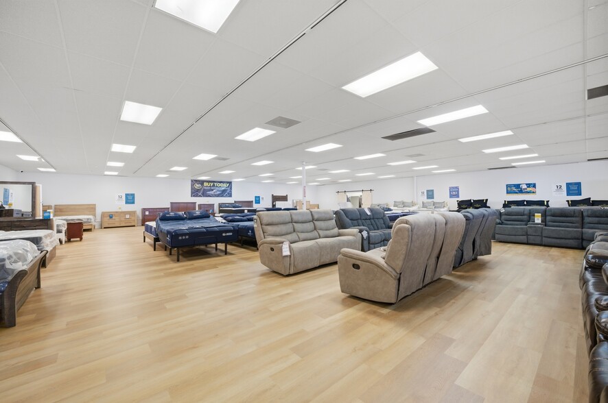 More Photos Of 6542 E Virginia Beach Blvd, Norfolk Freestanding For Lease