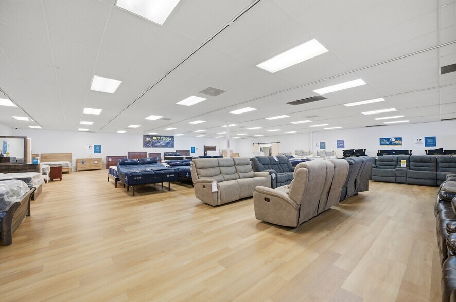 More Photos Of 6542 E Virginia Beach Blvd, Norfolk Freestanding For Sale