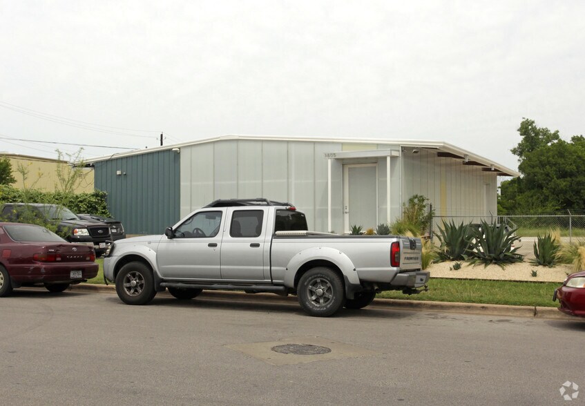 More Photos Of 3805 Woodbury Dr, Austin Flex For Lease