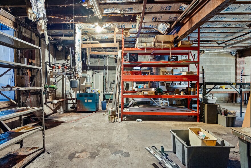 More Photos Of 9 E 44th St, Wilmington Office Residential For Sale